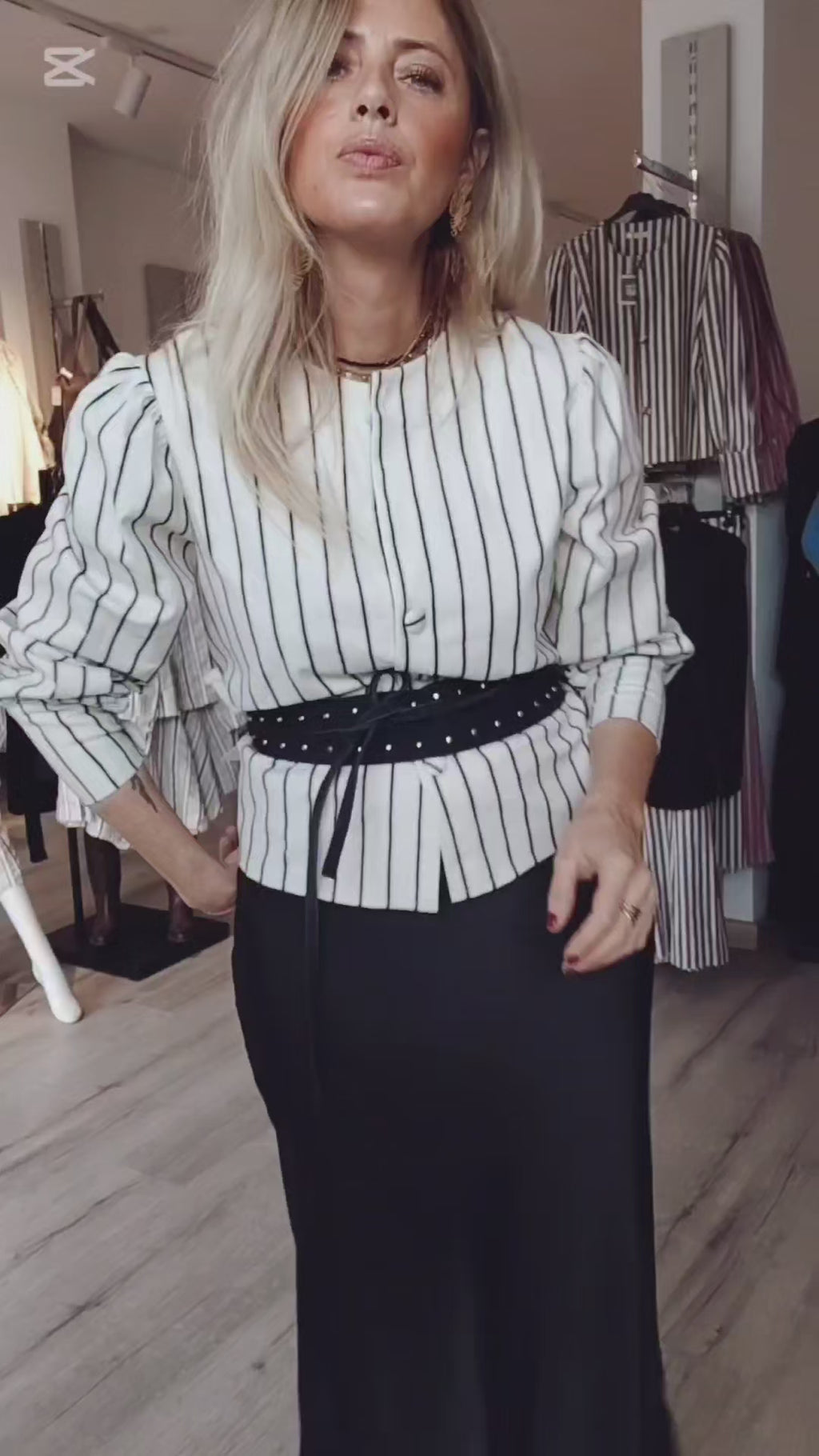 FALDA RAYAS NEGRAS