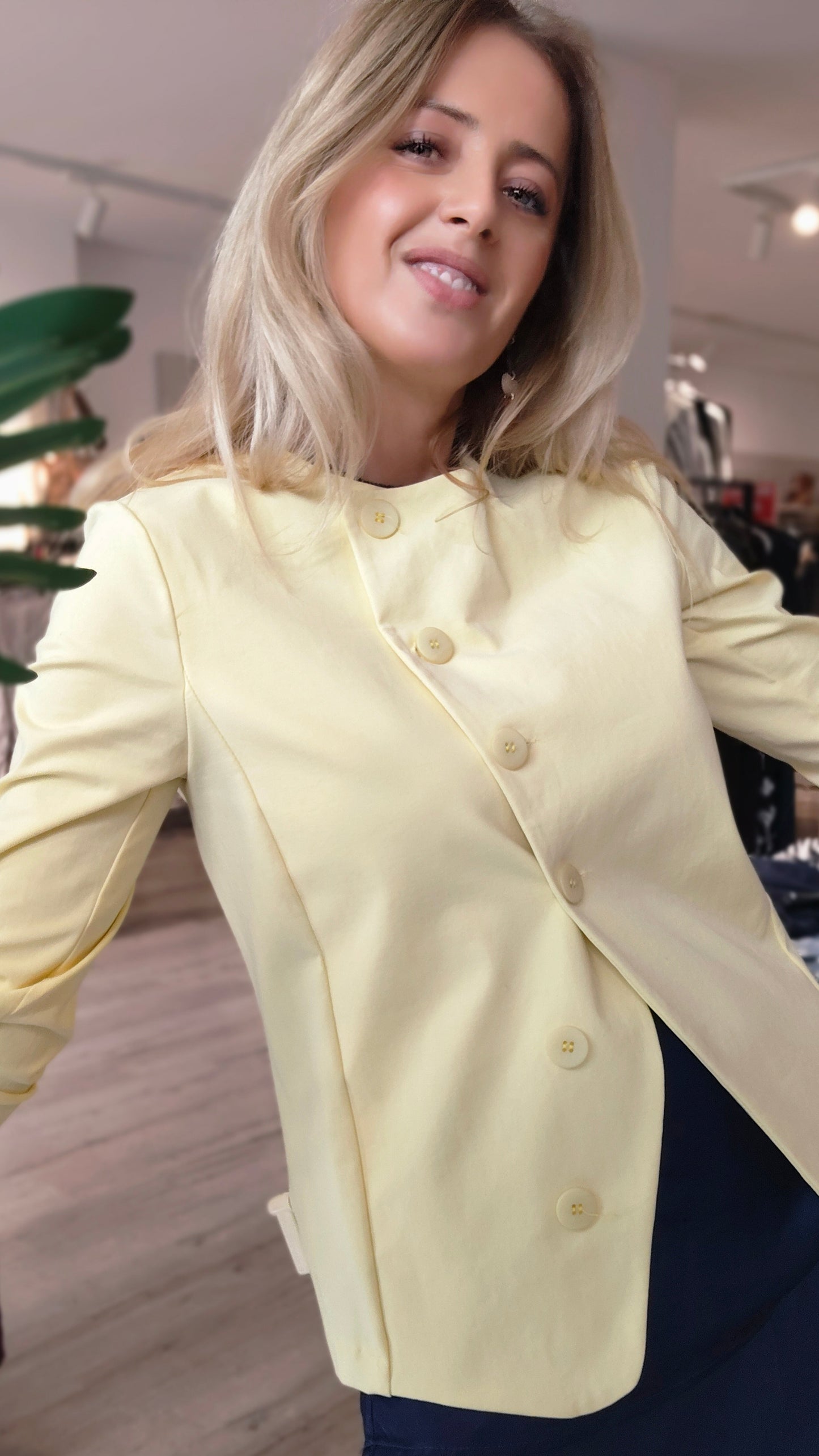 CHAQUETA AMARILLO PASTEL