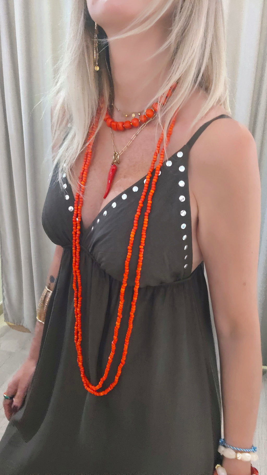 VESTIDO TACHUELAS MARRÓN