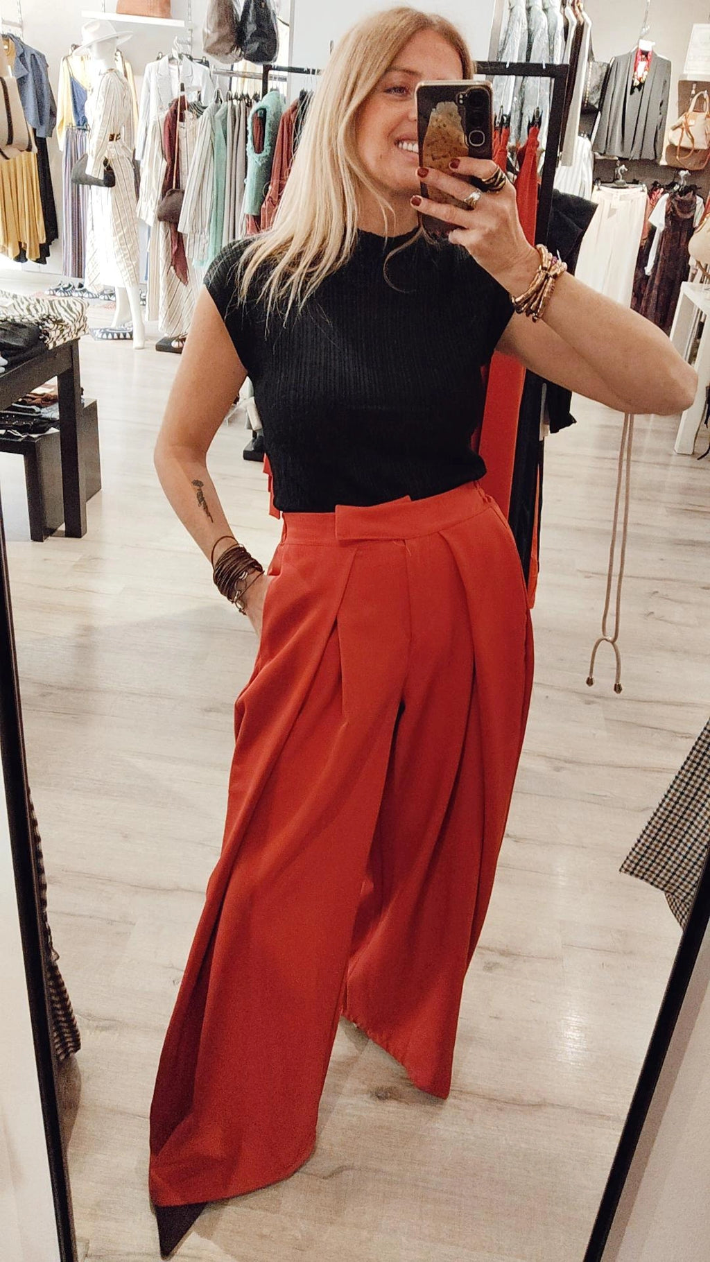 PANTALÓN ROJO