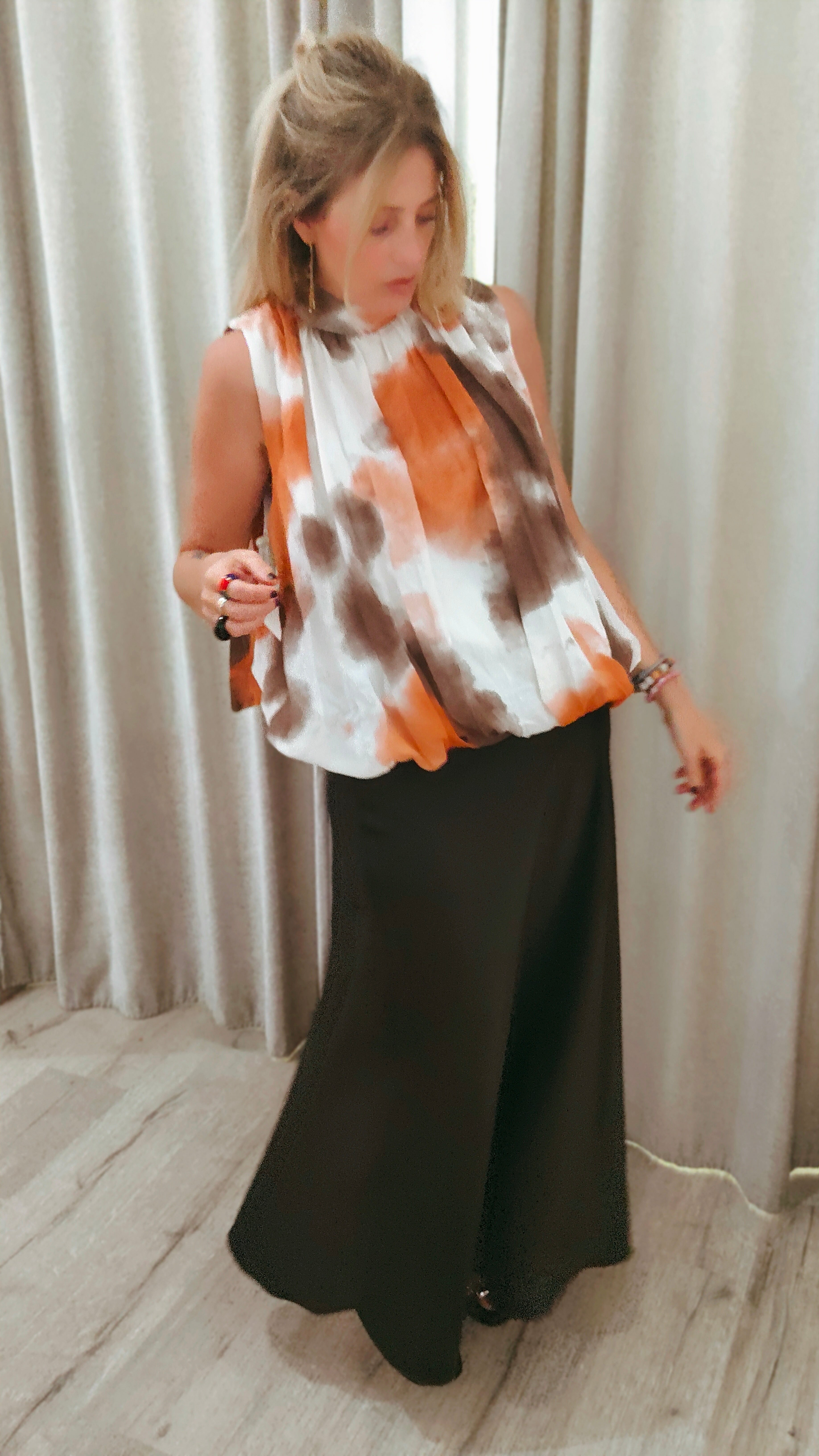 BLUSA HALTER ABULLONADA ESTAMPADA