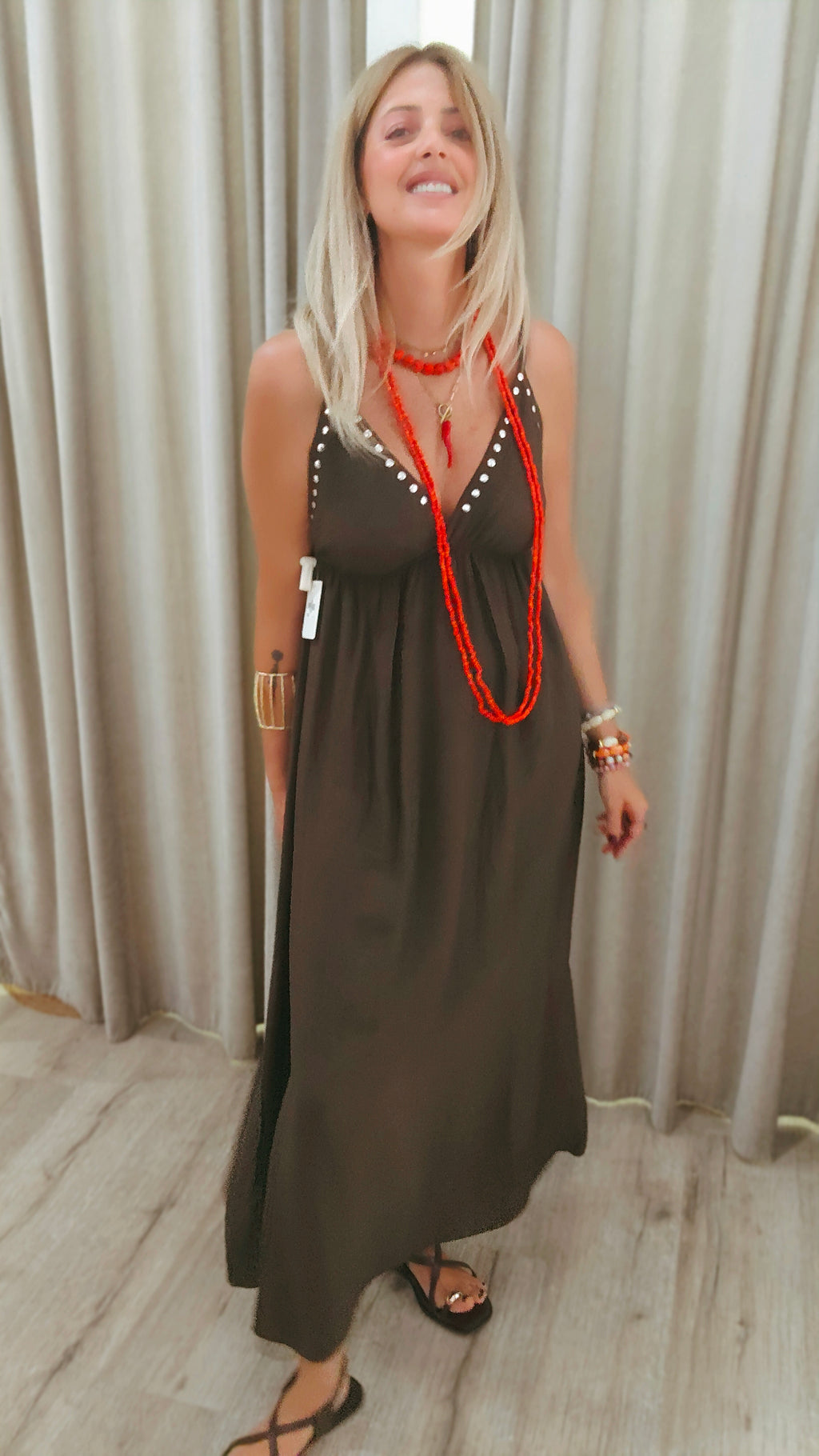 VESTIDO TACHUELAS MARRÓN