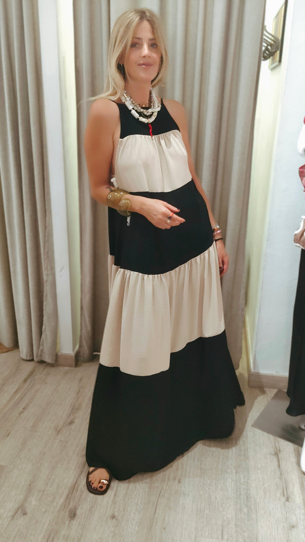 VESTIDO LARGO BEIGE Y NEGRO