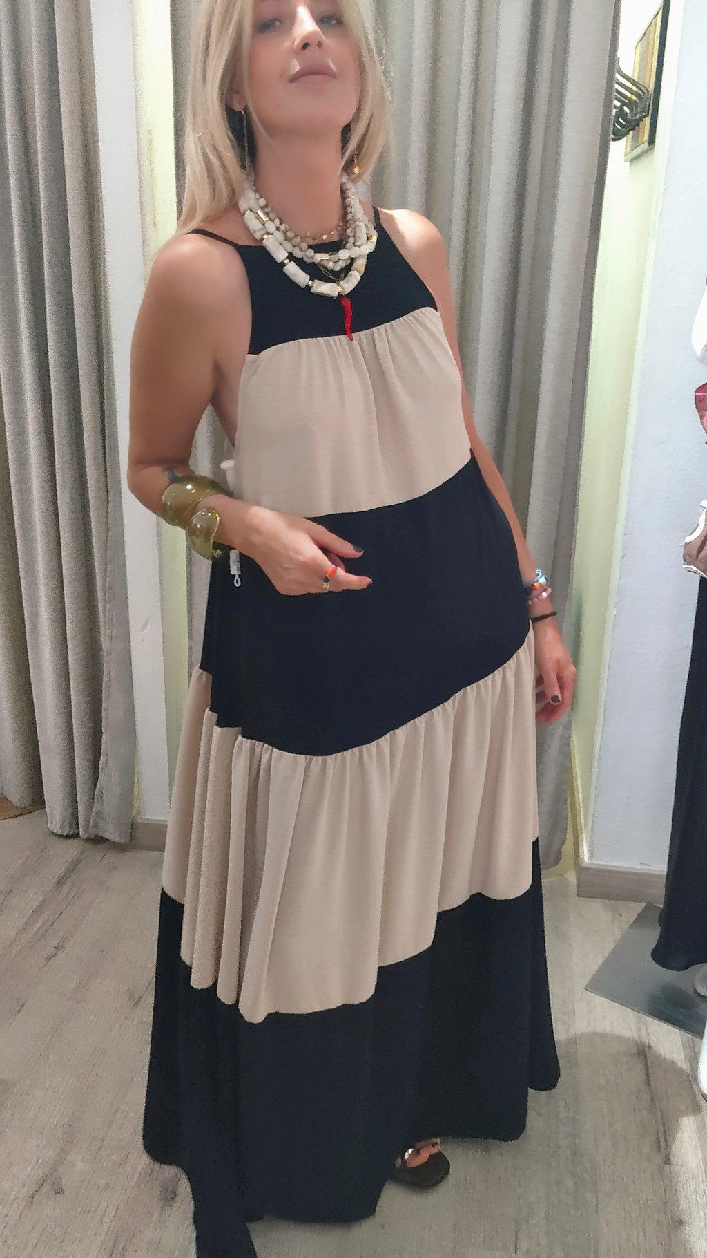VESTIDO LARGO BEIGE Y NEGRO