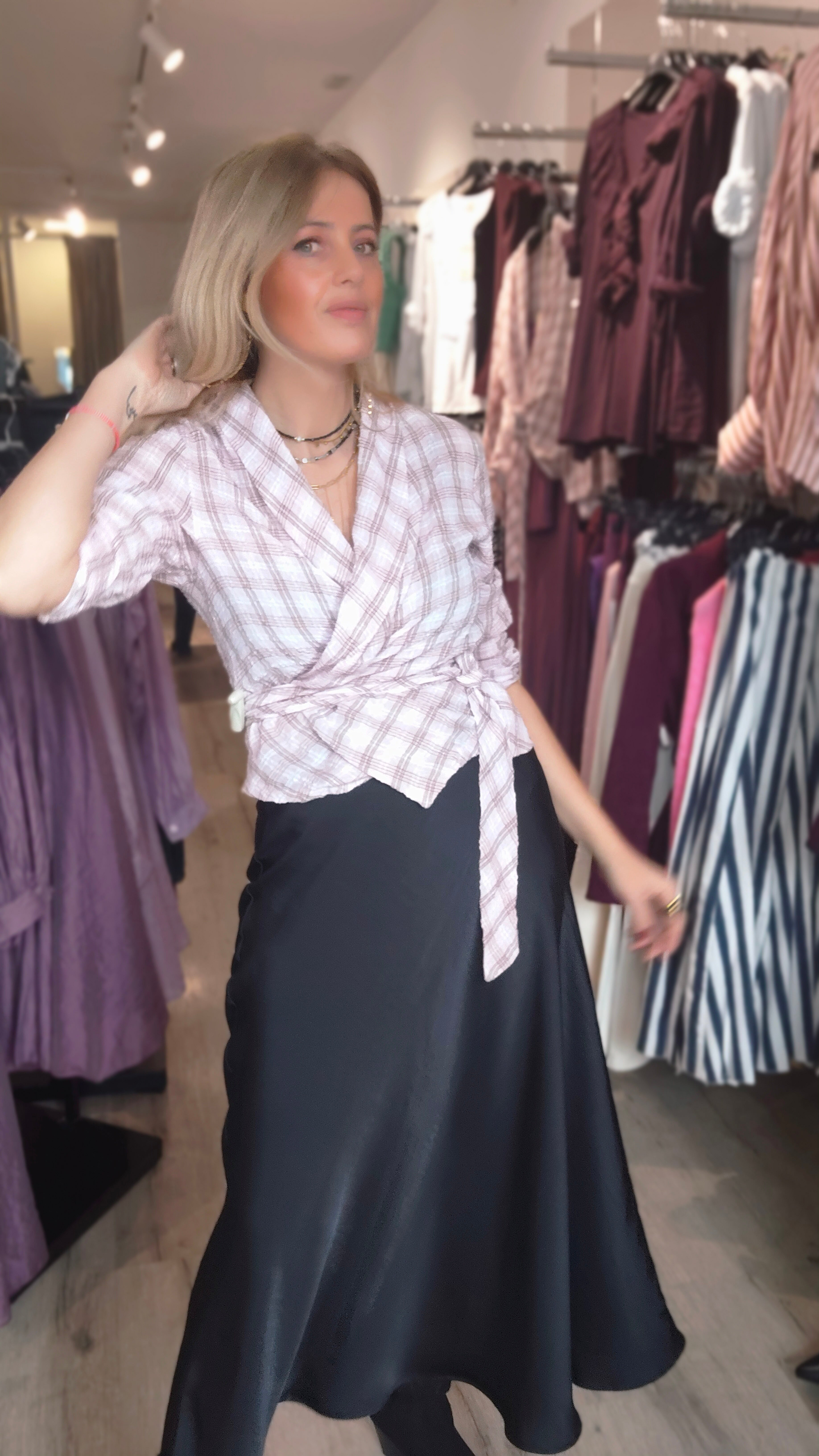 FALDA SATINADA LARGA