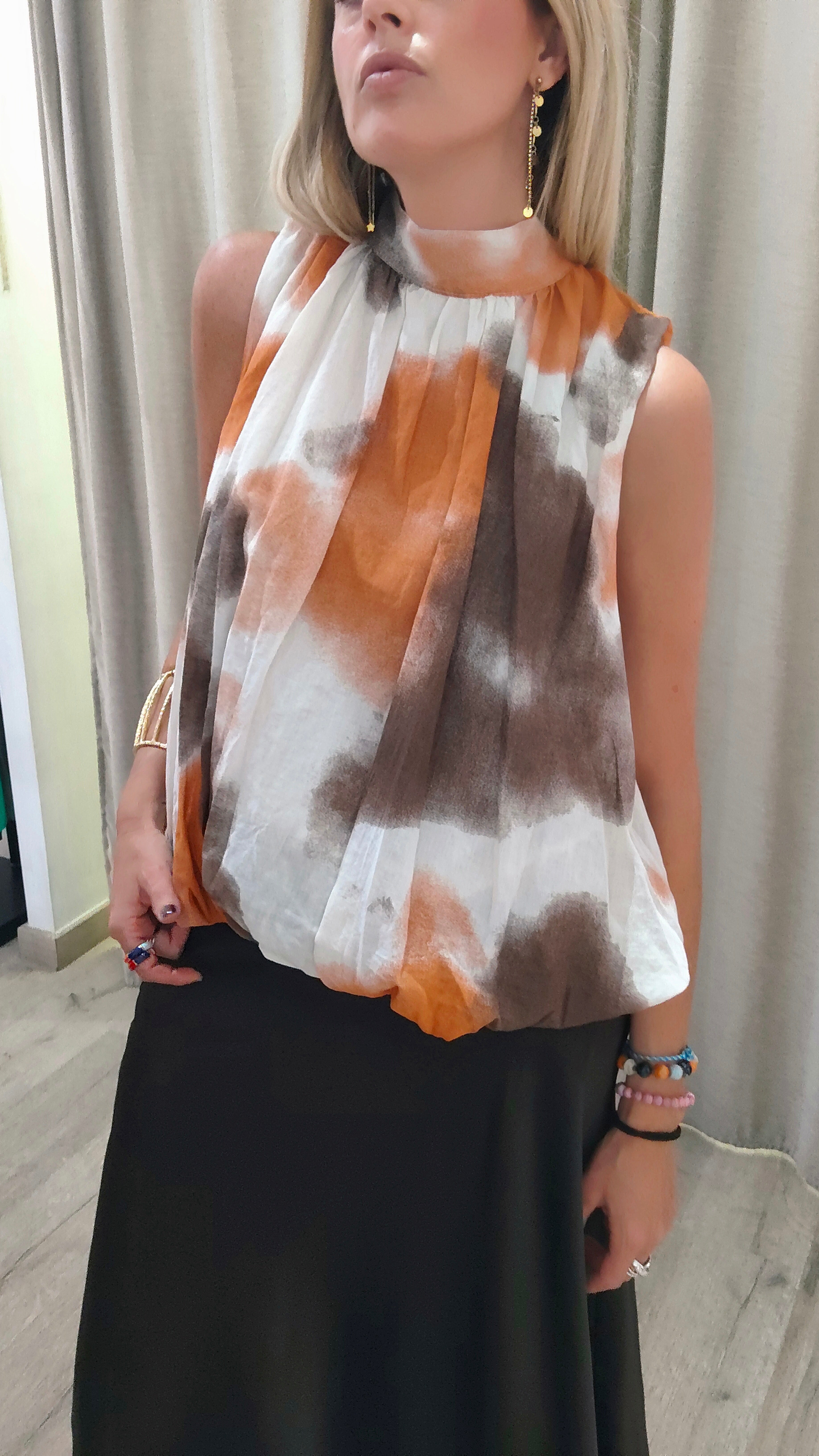 BLUSA HALTER ABULLONADA ESTAMPADA