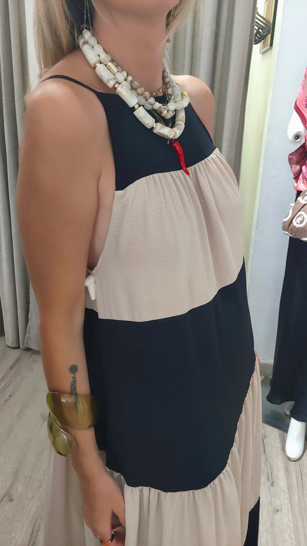VESTIDO LARGO BEIGE Y NEGRO