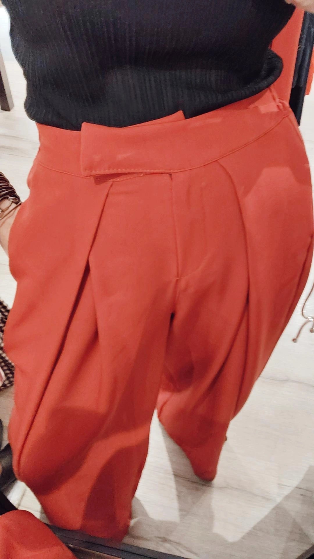 PANTALÓN ROJO